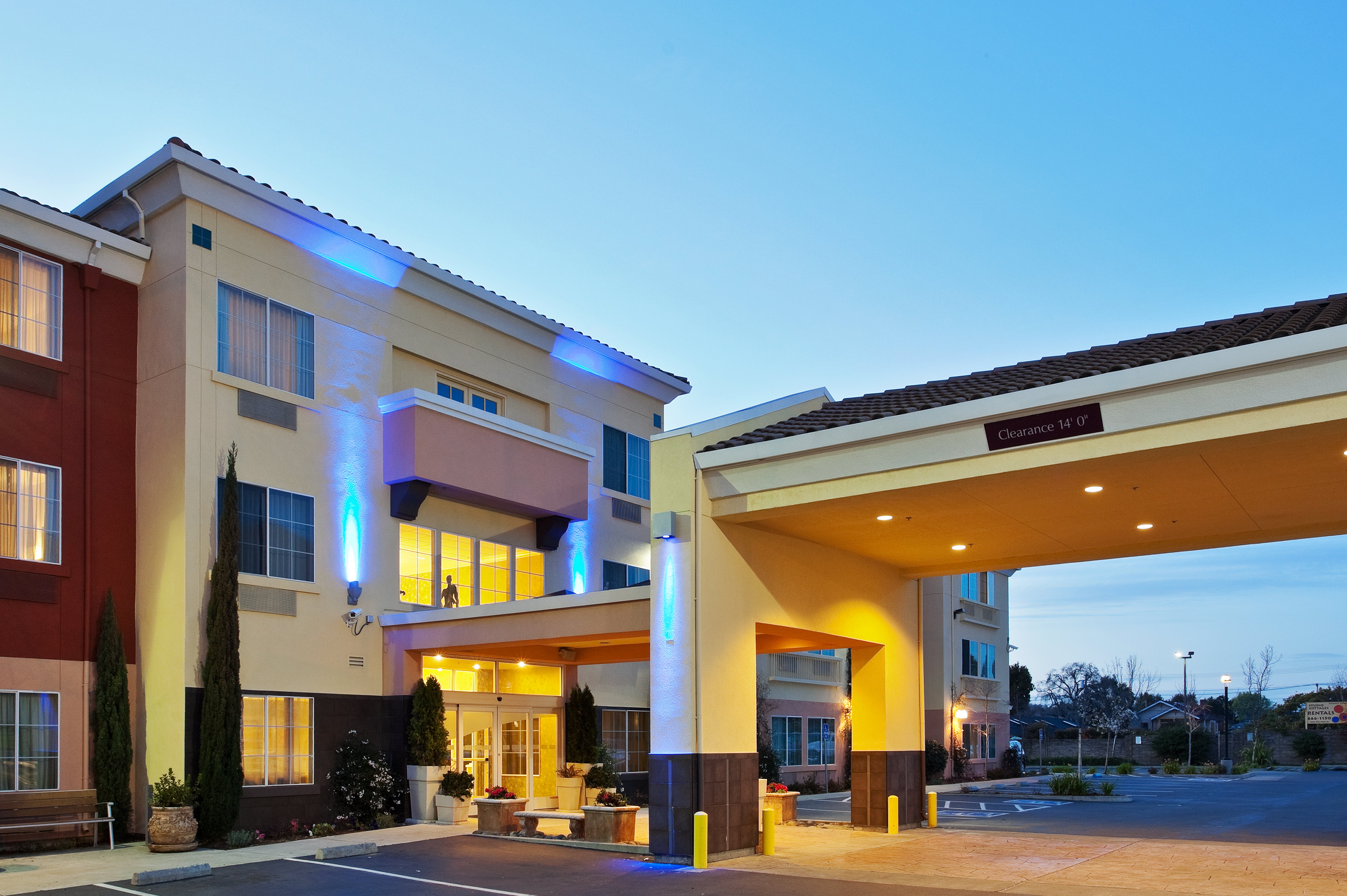 HOLIDAY INN EXPRESS HOTEL SUITES BERKELEY in BERKELEY - CA
