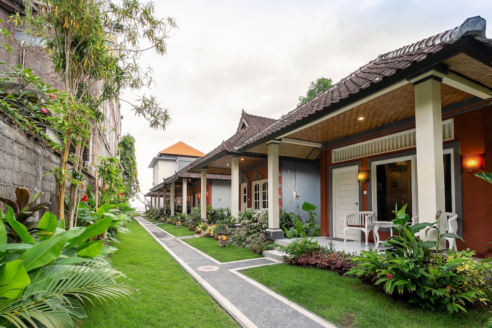 Utama Villas Beach Front Candidasa 35/38