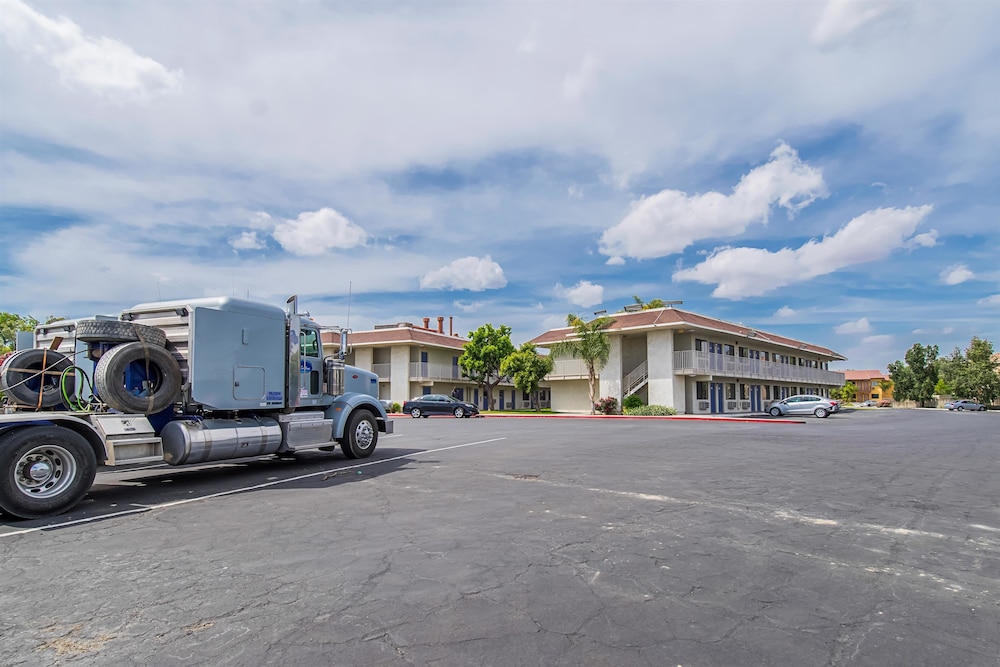 Motel6 Bakersfield, CA - Airport 50/63