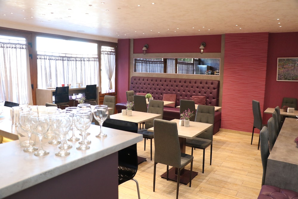 HOtello Guest Suites 23/28