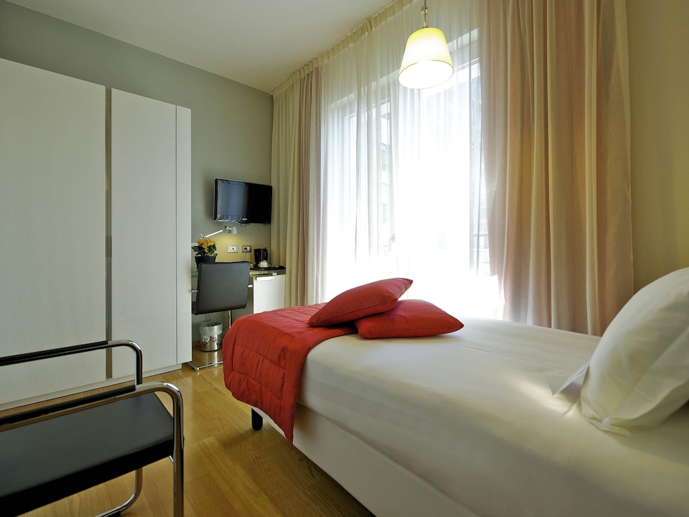 MERCURE MILANO SOLARI 26/75