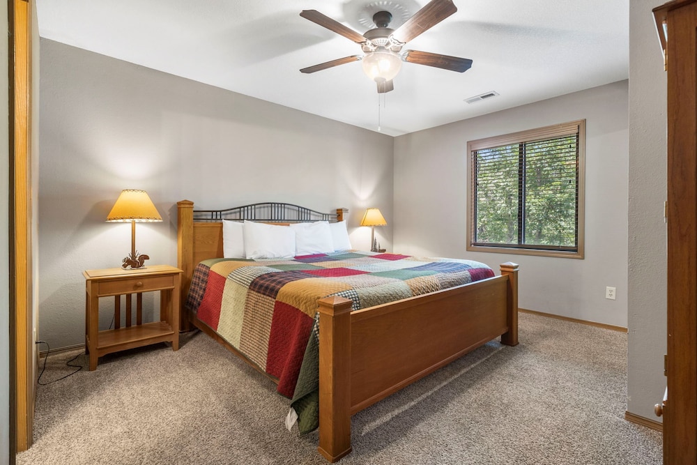 Condo, King Bed, 2 Queen Beds, Water Front, Sofa