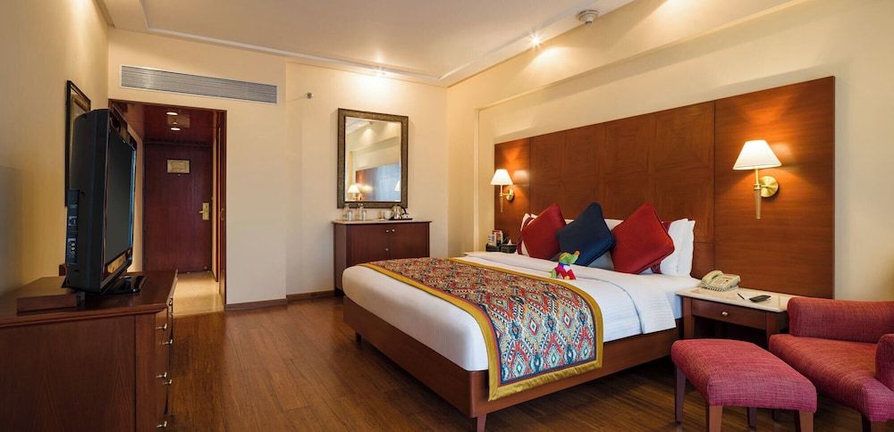 THE LALIT MUMBAI 15/67