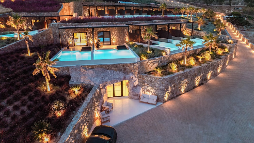 Ftelia Black Villas 47/50