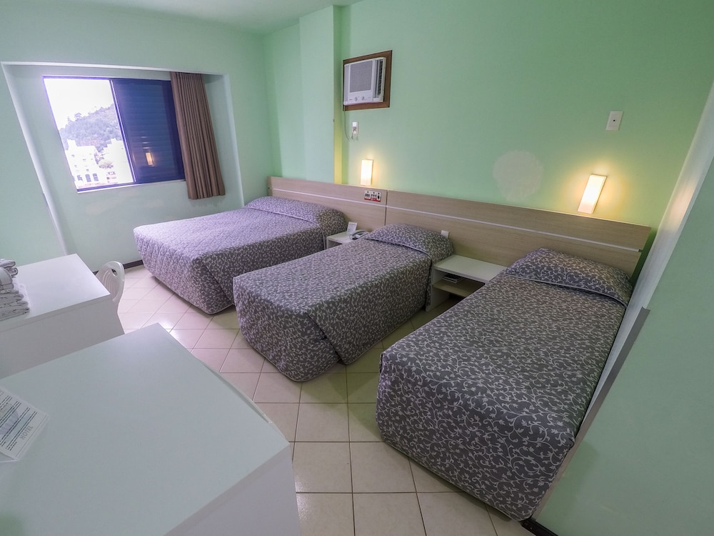 ROOM, QUADRUPLE, TWIN BEDS
