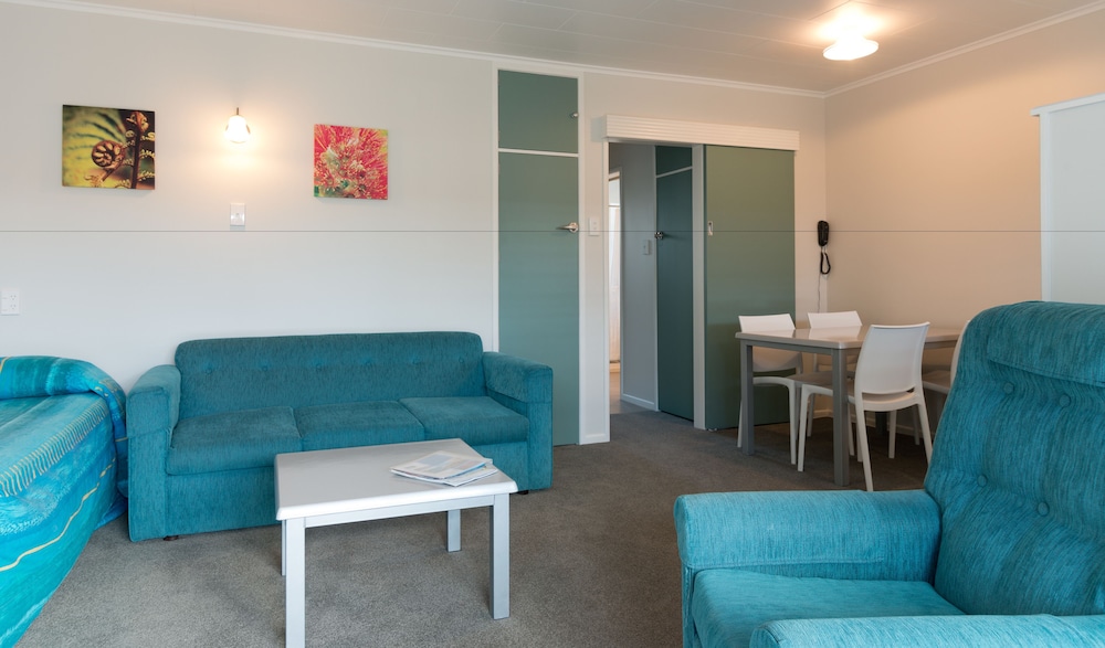 Averill Court Motel 41/63