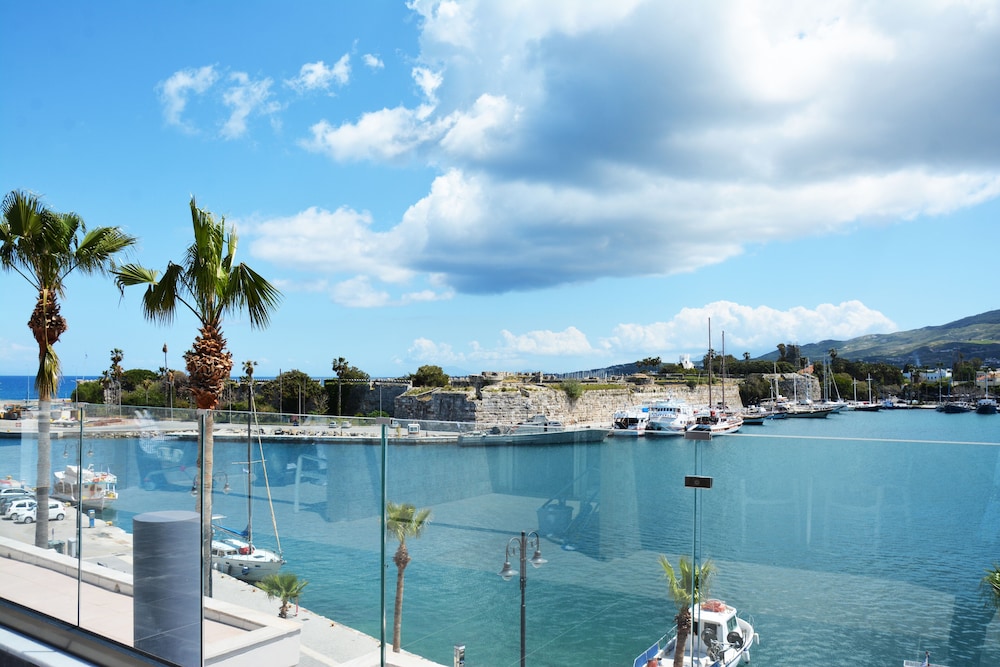 Kosta Palace City Hotel 152/157