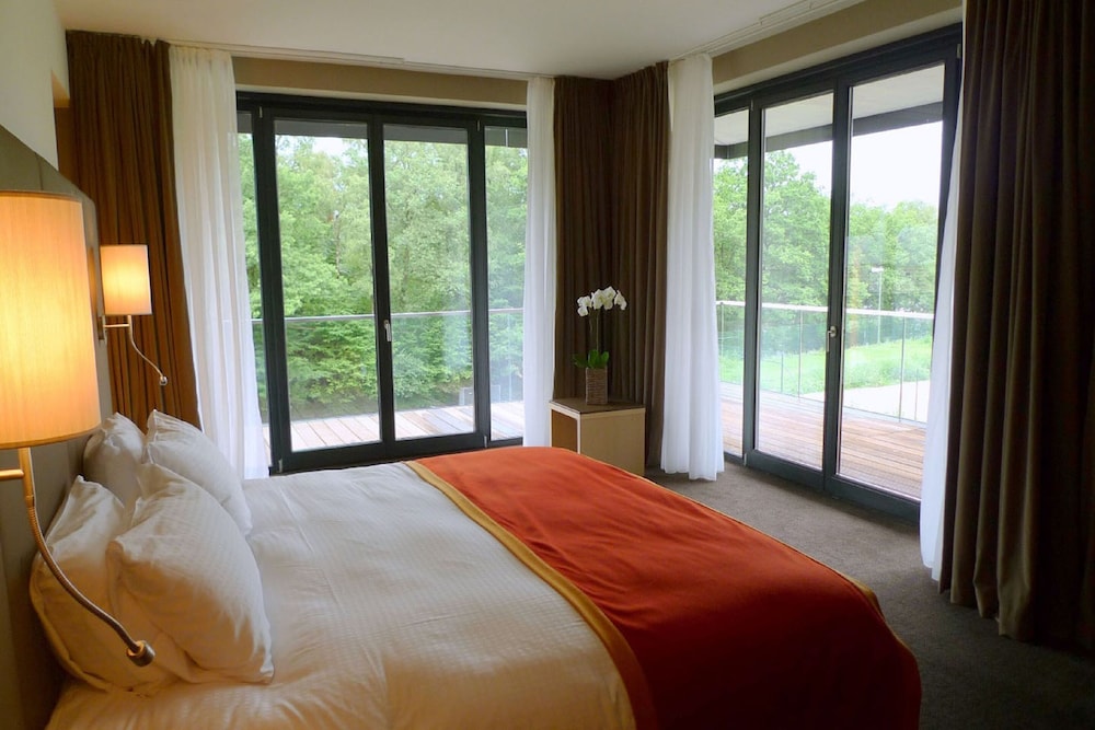Suite, King Bed, Sofa