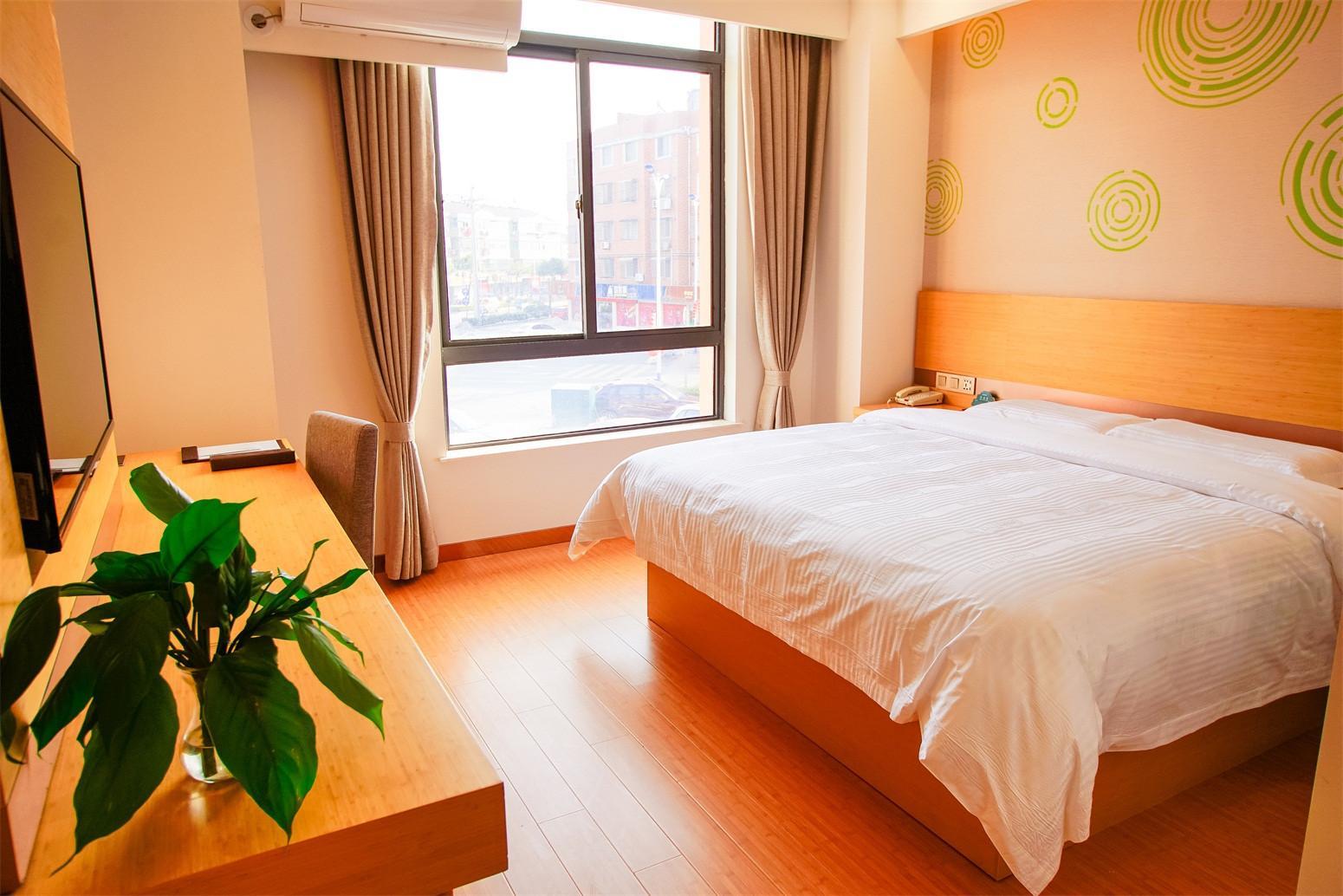 BUSINESS, QUEEN BED