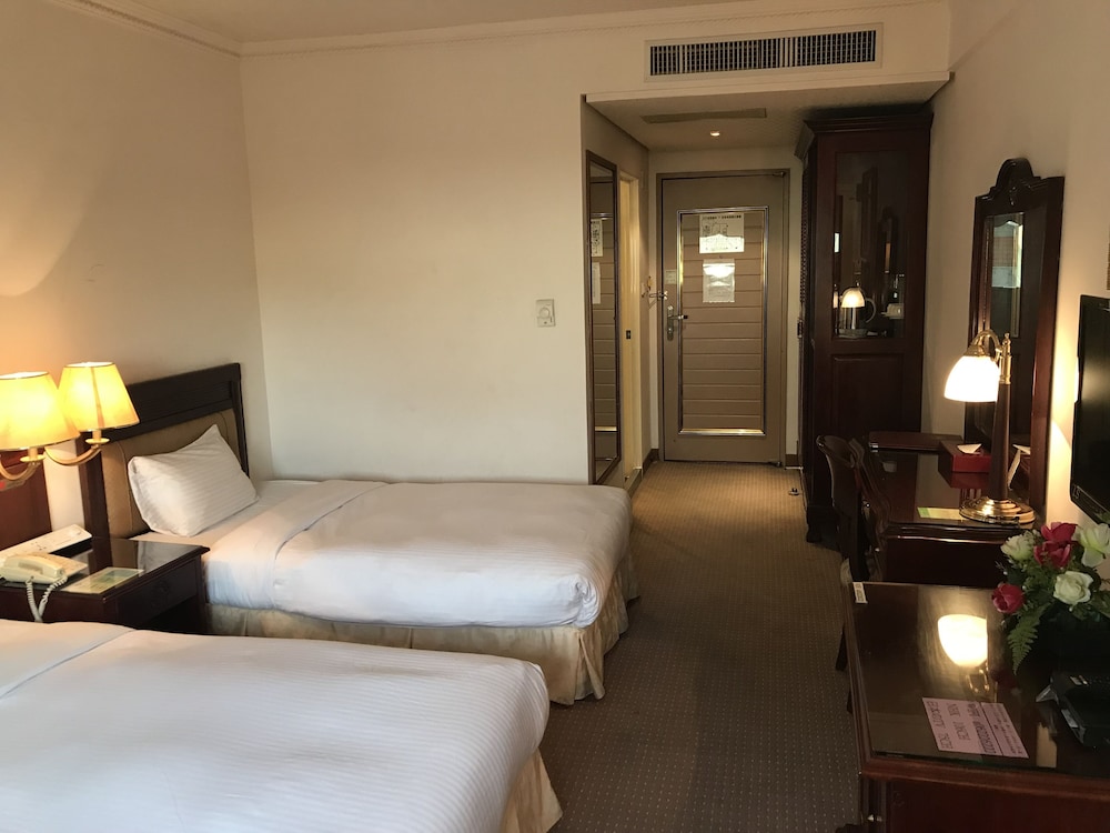 BUSINESS, TWIN BEDS