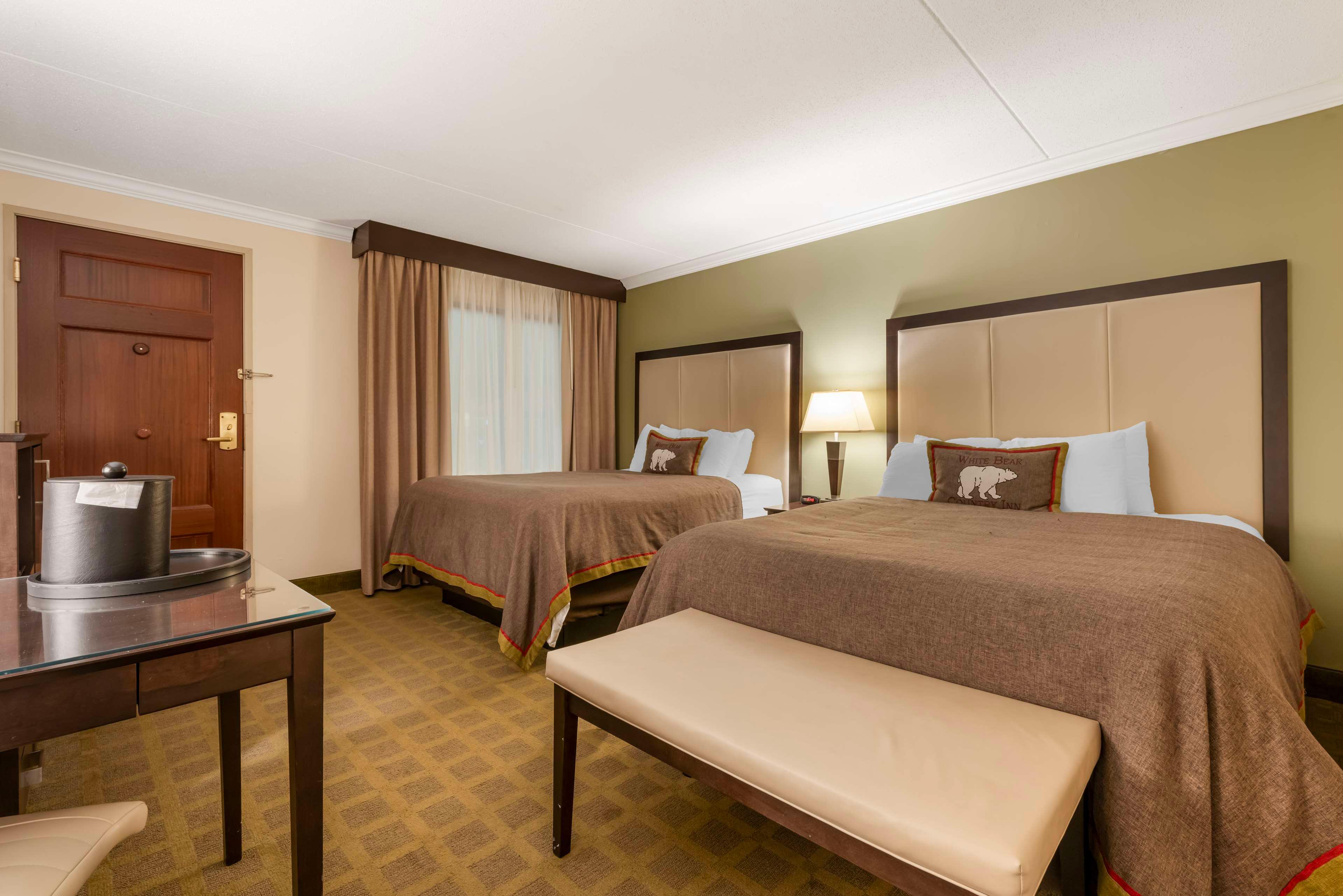 Room, 2 Queen Beds, Pool Side