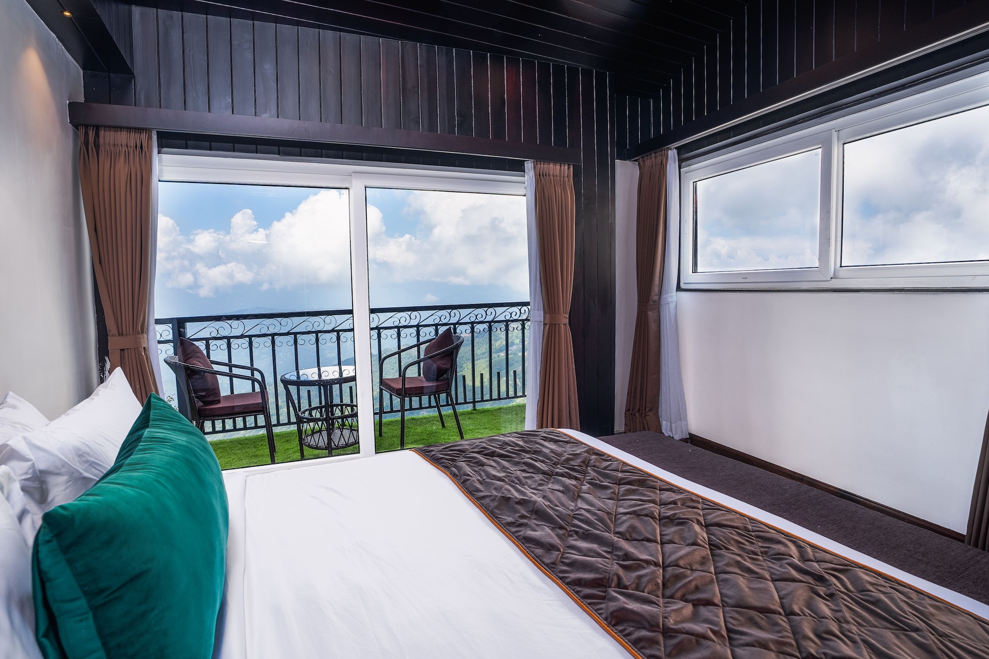PRESIDENTIAL, SUITE, HOT TUB, BALCONY