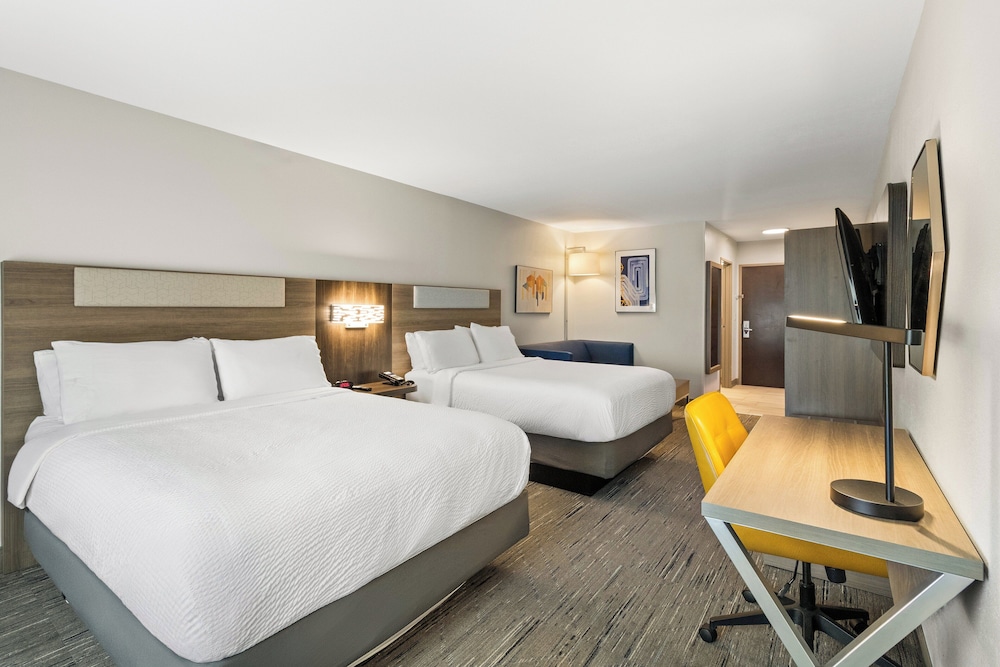 Standard, 2 Queen Beds, Extra Floor Space