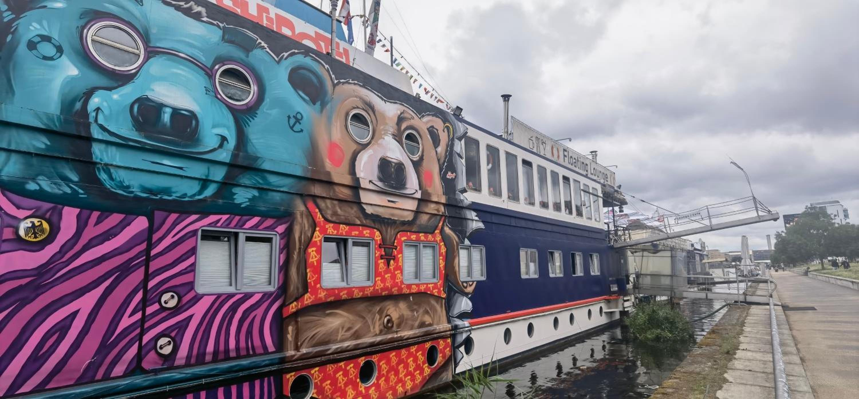 Eastern Comfort Hotel & Hostelboat 6/58