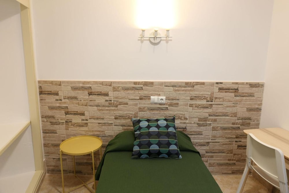 Residencia Cardona 46/57