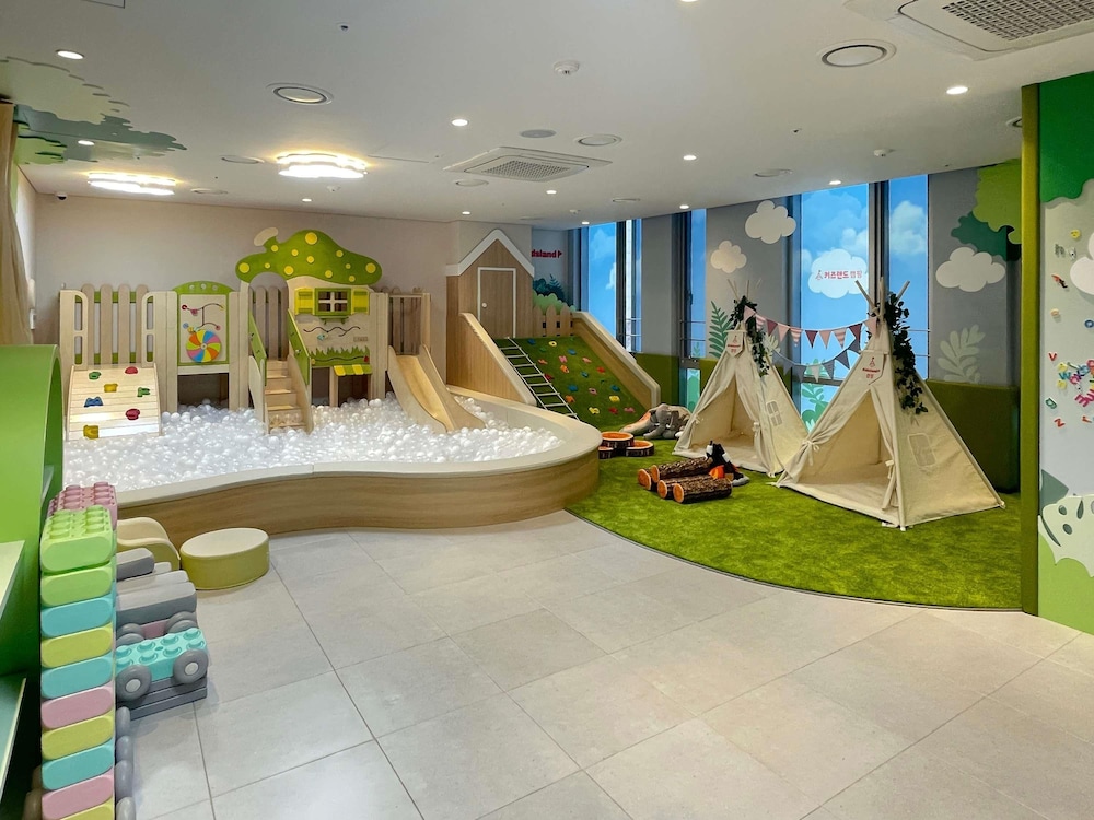 Novotel Ambassador Seoul Dongdaemun Hotels and Residences 67/75