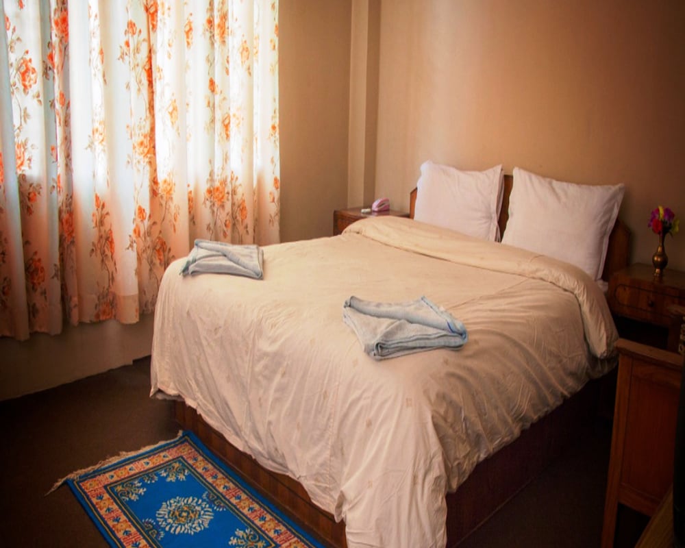 DELUXE, DOUBLE BED