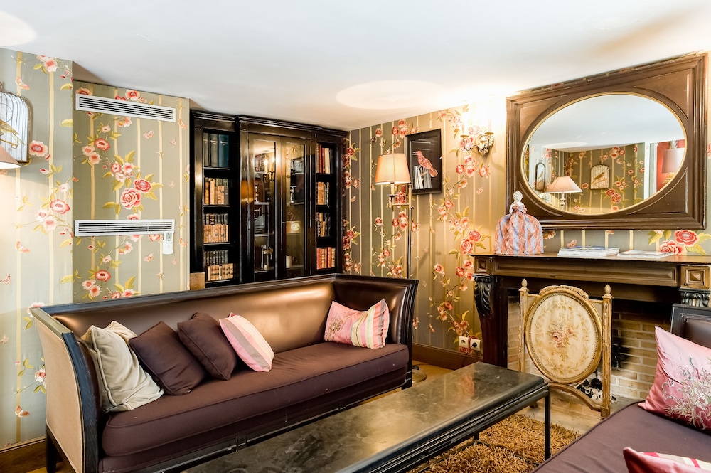 Hotel Chateaubriand 30/48