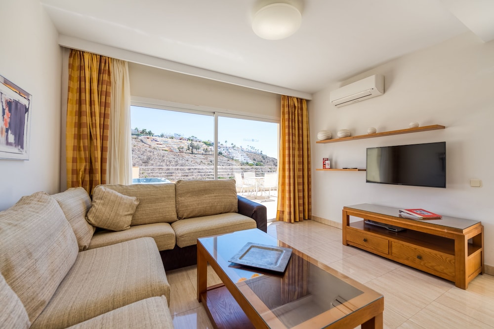 Holiday Club Sol Amadores 44/64