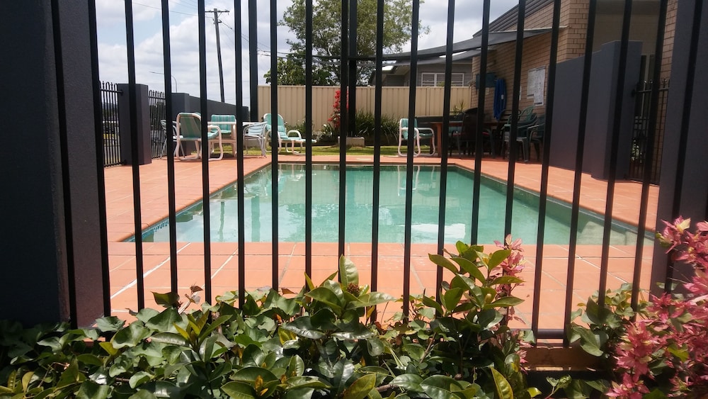 Shady Rest Motel 4/48