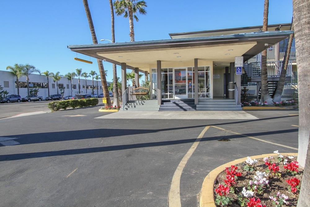 Motel6 San Diego, CA - Airport - Harbor 46/56
