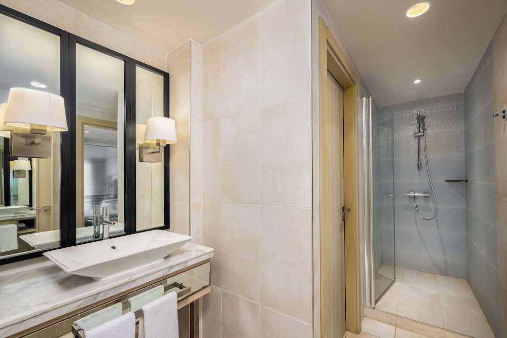 Junior Suite, King Bed, Garden View, Balcony, Lounge Access, Radisson Blu Resort Saidia Beach 5/7