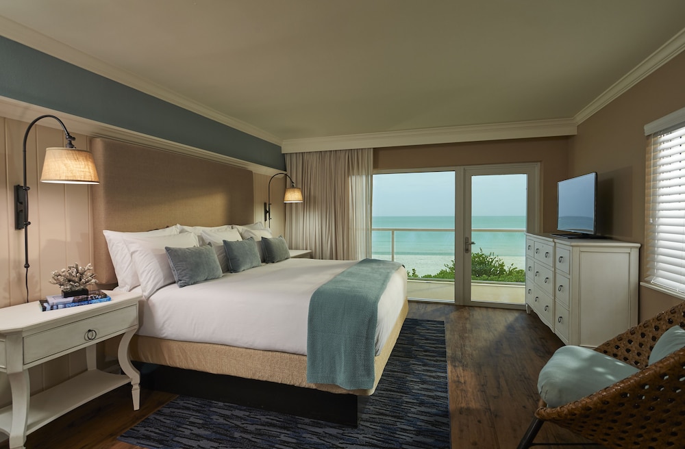 Edgewater Beach Hotel 25/64