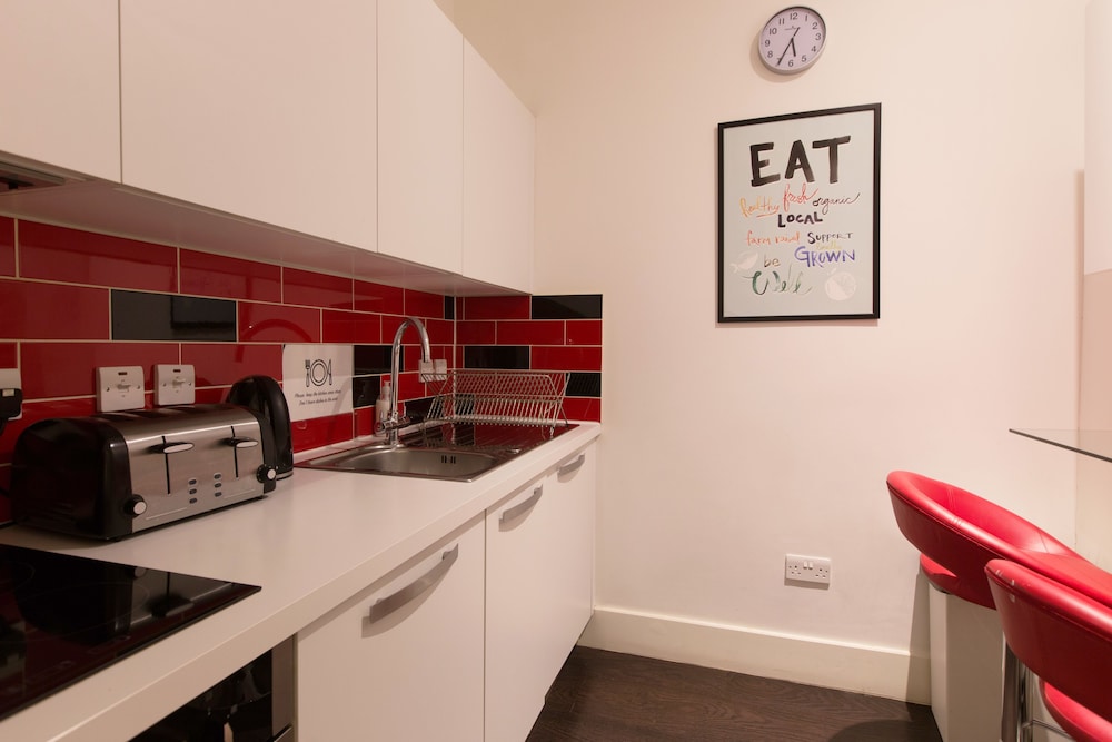 Charlotte Street Apartments by Allo Housing 18/27