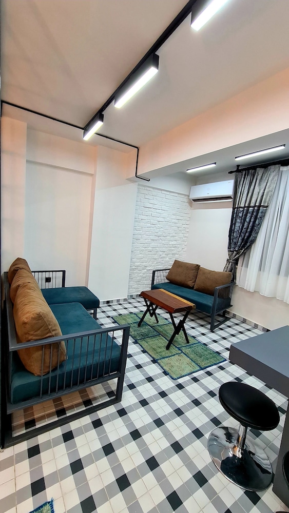 Cube Suites 74/100