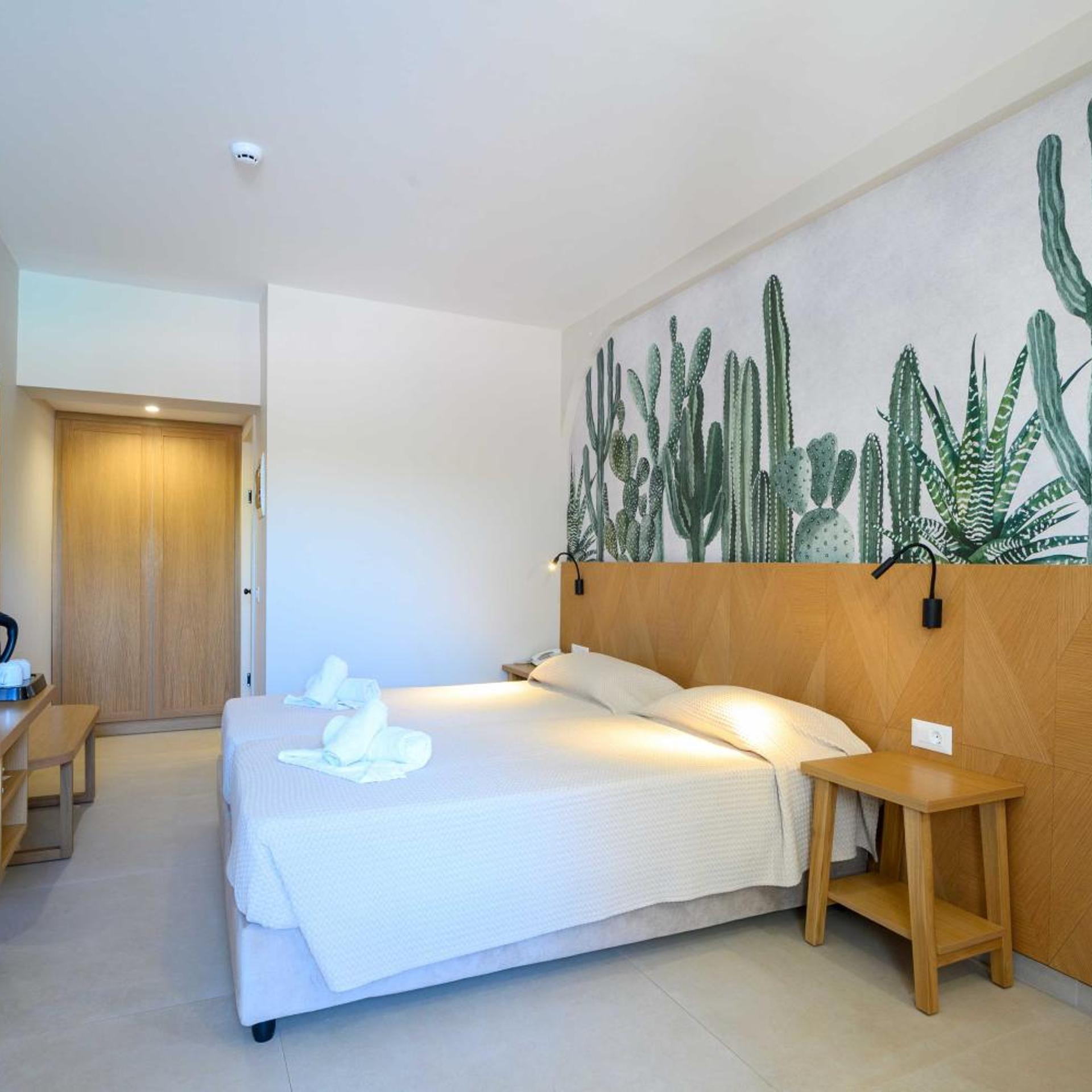 Superior, Double or Twin Bed, Shared Pool