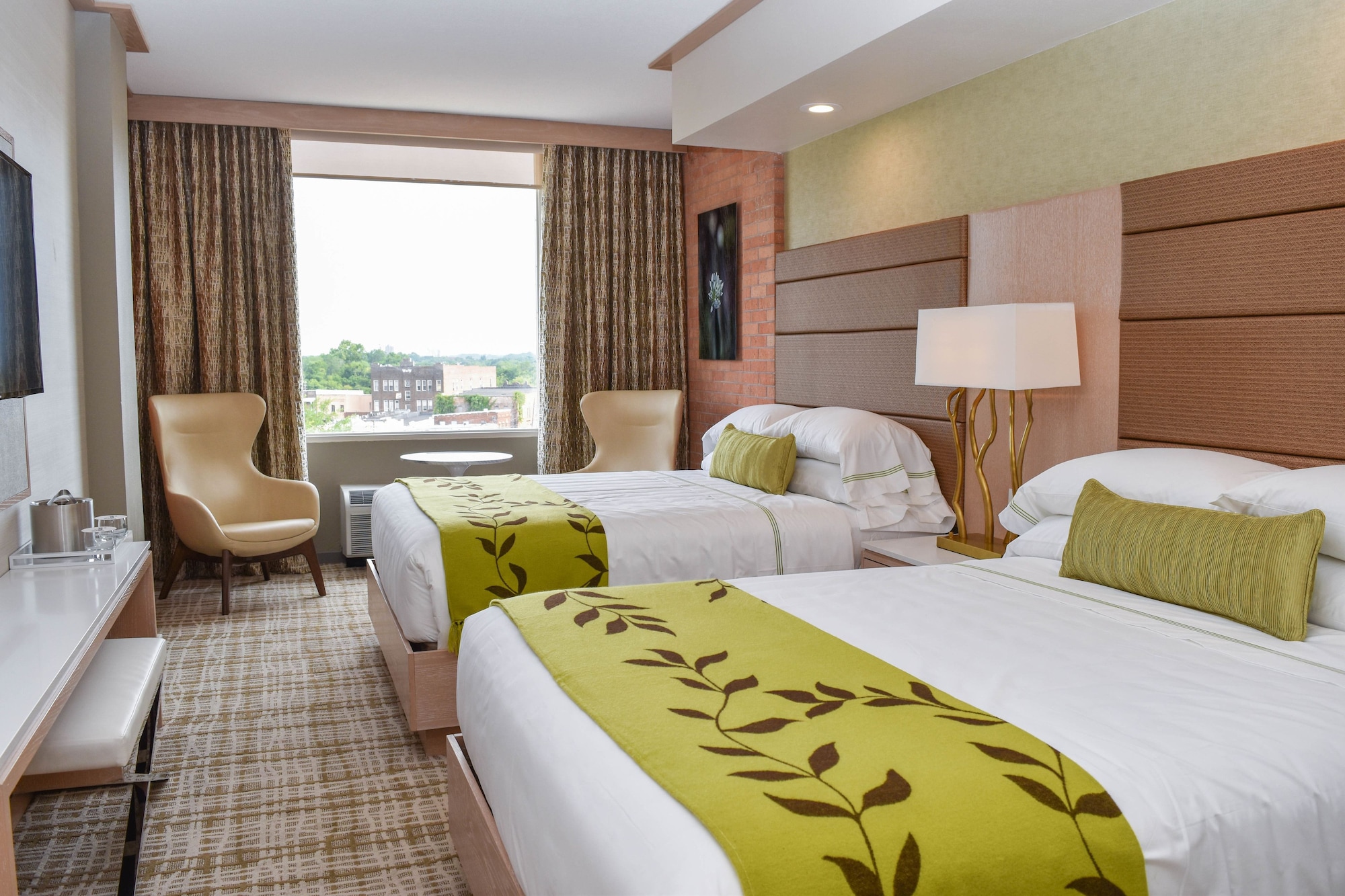 Tower, Superior, Suite