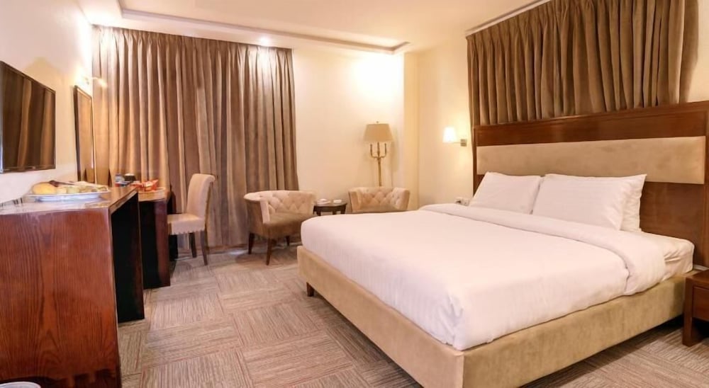 Hotel One Naran 12/19
