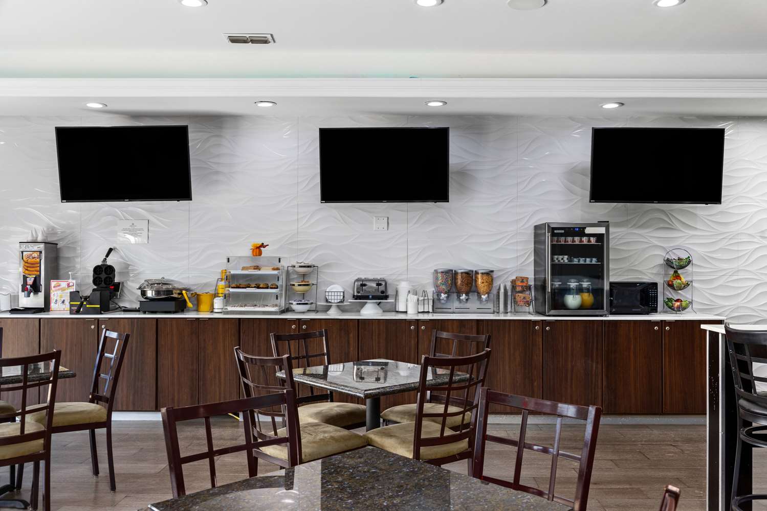 La Quinta Inn Suites Raymondville 23/29
