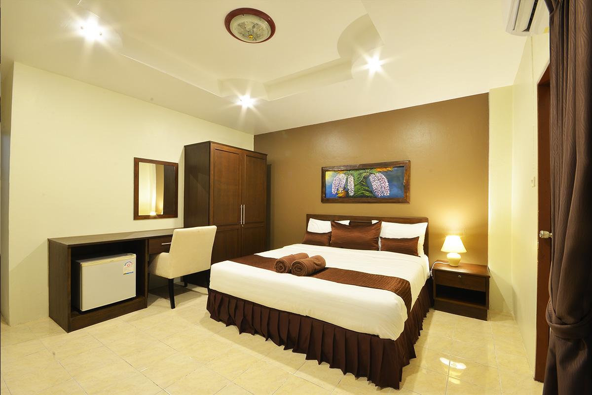 Room, Double Bed, No Window