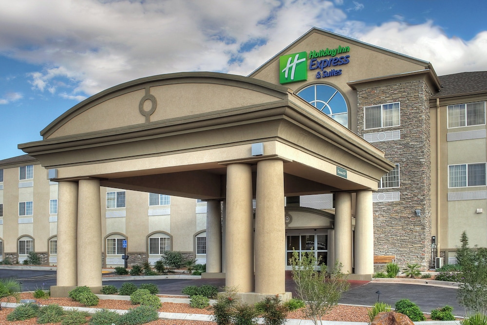 Holiday Inn Express Hotel and Suites Carlsbad 2/65