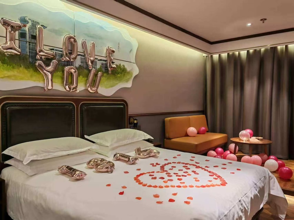 Nostalgia S Hotel (Beijing Nest-type Olympic Stadium Center) 25/57
