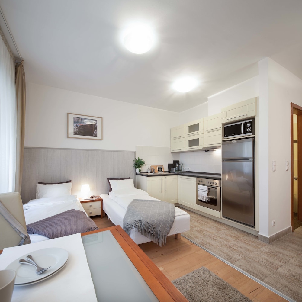 Lord Residence 16/58