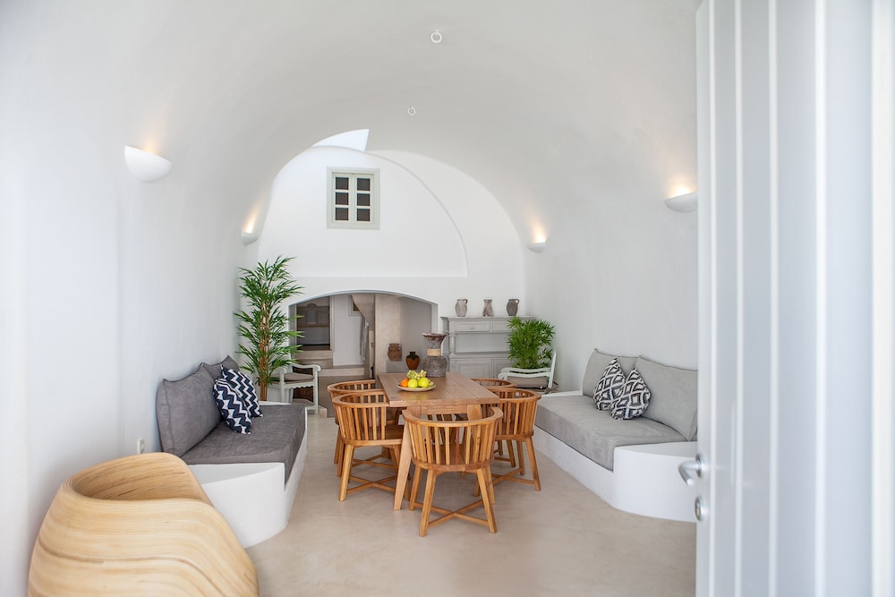 Radiant Santorini 29/45
