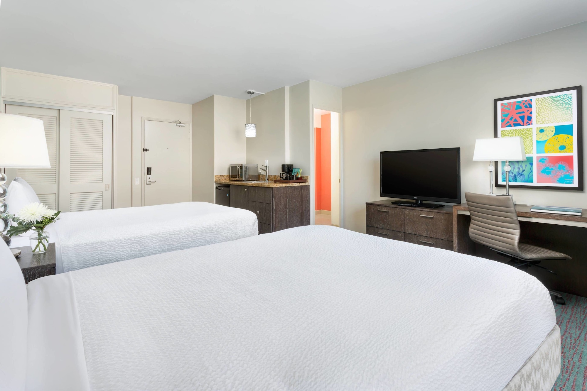 DELUXE, 2 DOUBLE BEDS, BALCONY