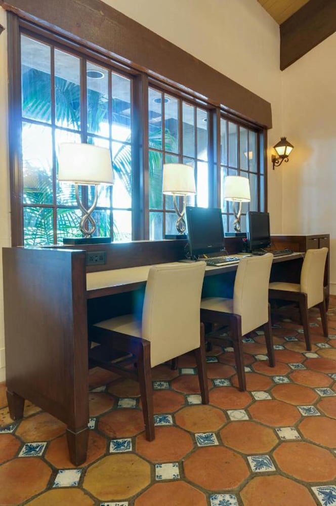 Buena Park Grand Hotel and Suites 51/75