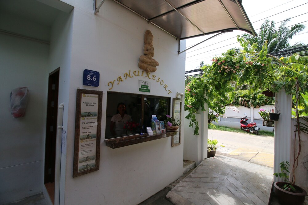 Ya Nui Resort 4/81