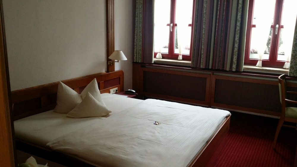 STANDARD, SINGLE BED