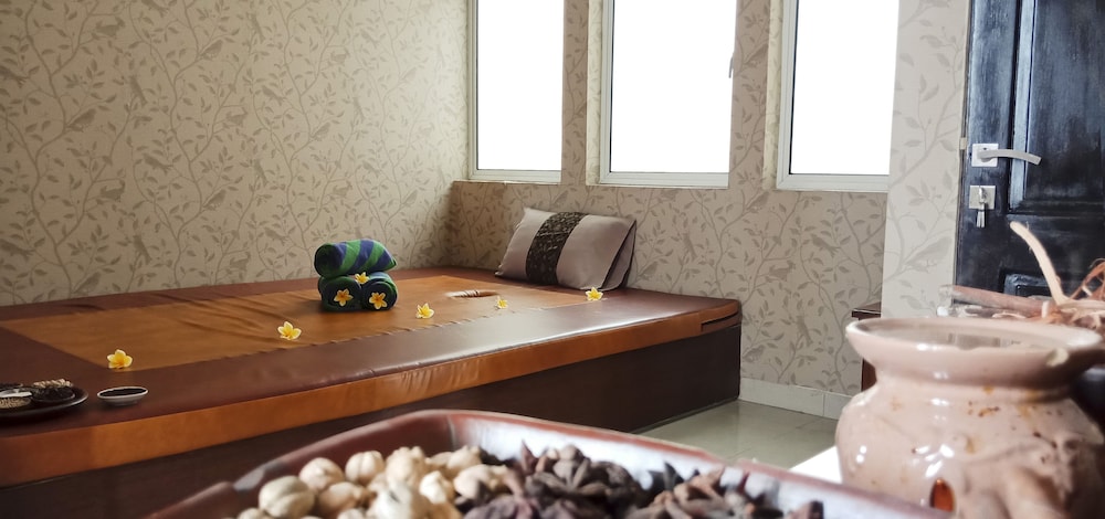 Ibis Padang 6/51