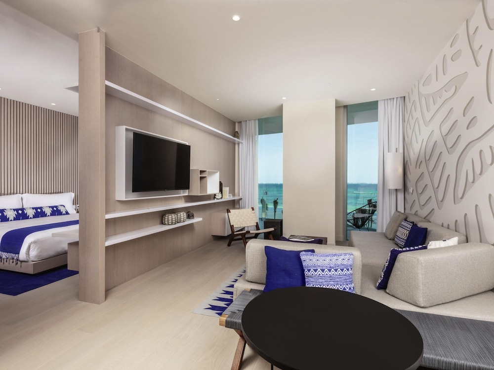 SLS Cancun 64/72