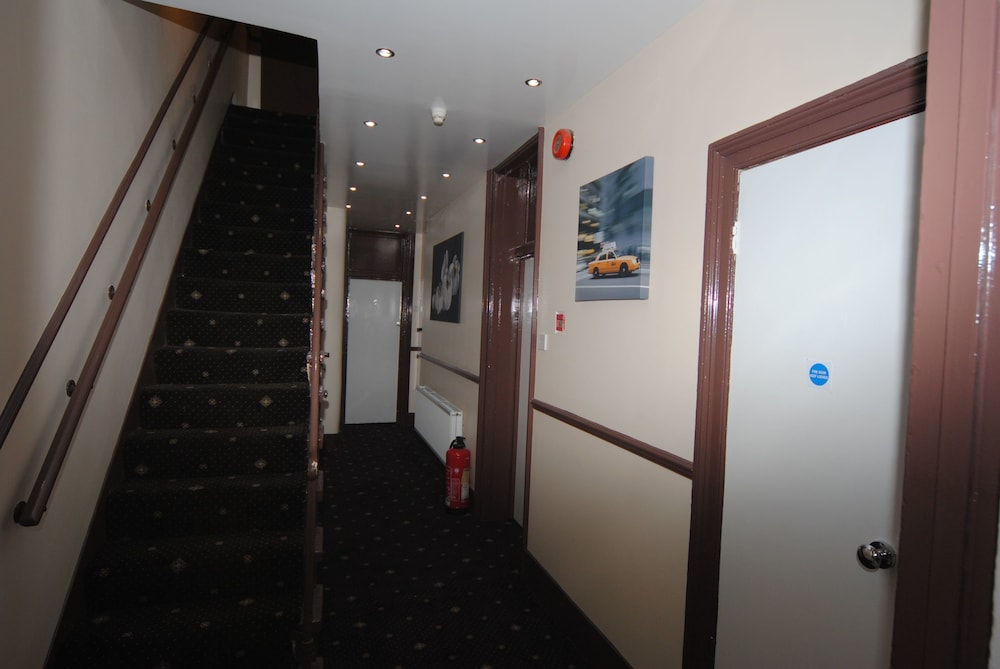 Tony's House Hotel 42/59