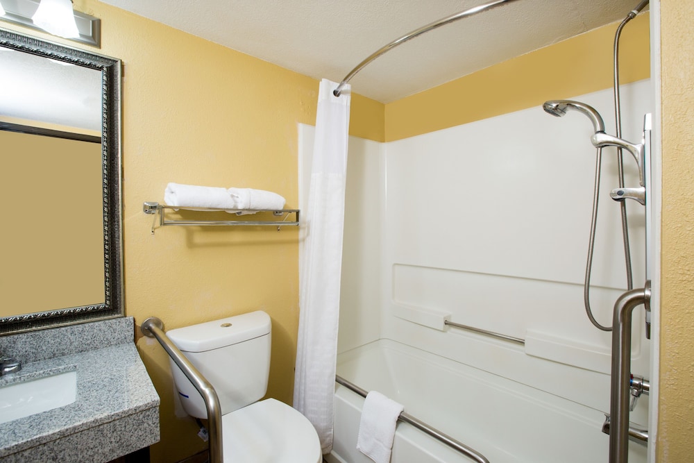 Quality Inn Merriam Kansas City 21/41