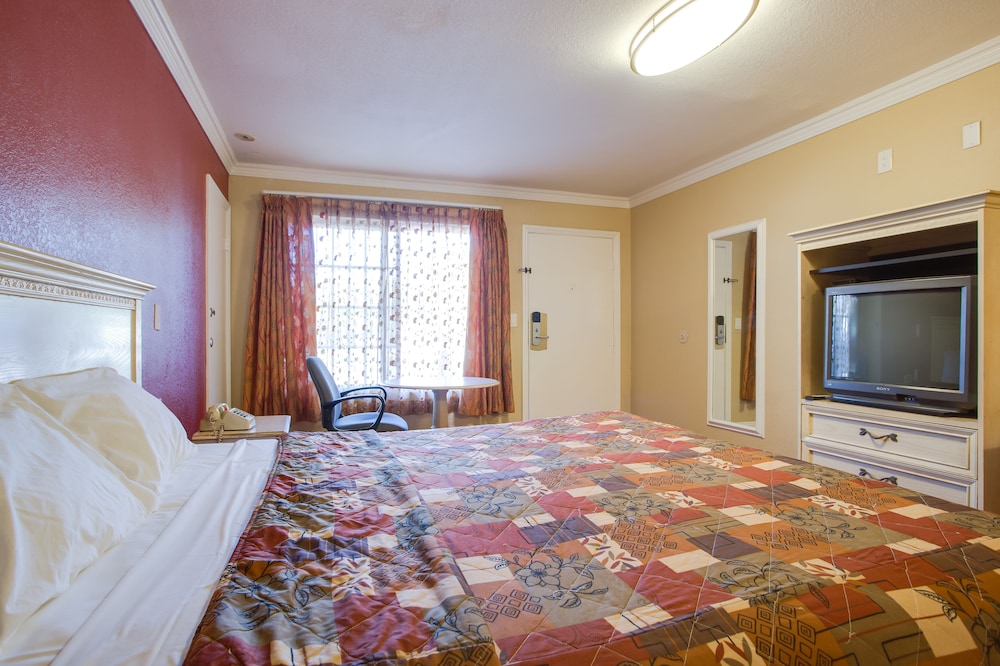Abby S Anaheimer Inn 19/30