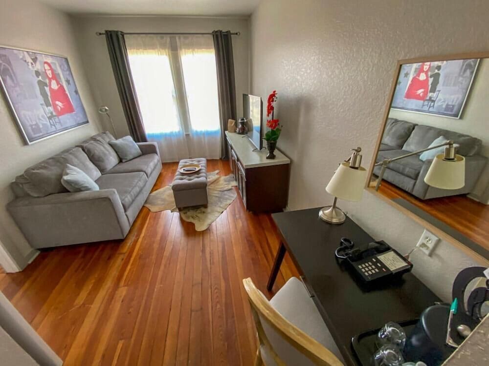 Artisan Downtown 53/80