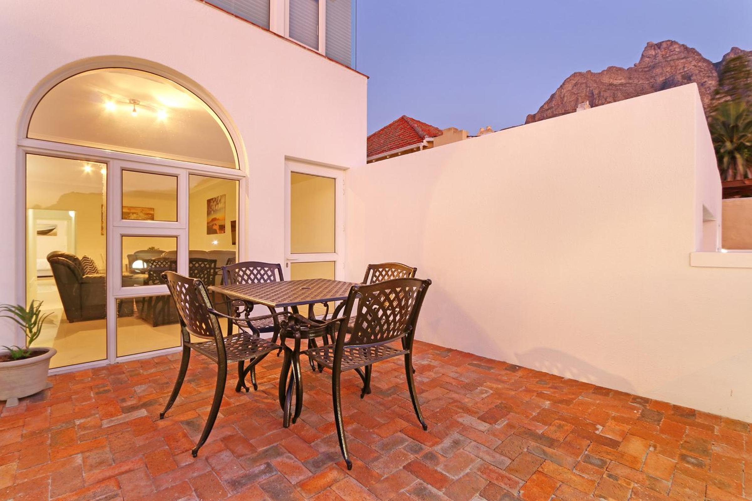 Camps Bay Beach Apartment 16/20