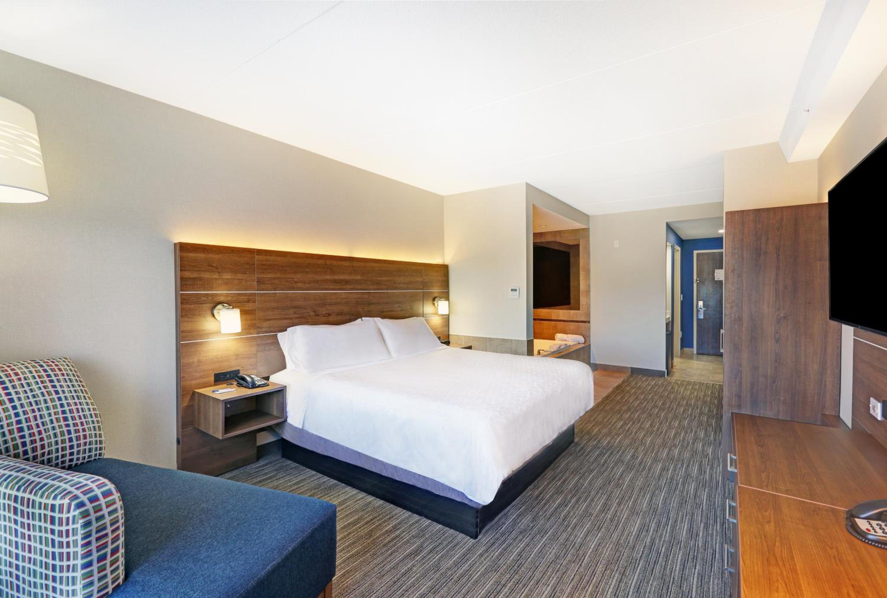 Suite, King Bed, Hot Tub
